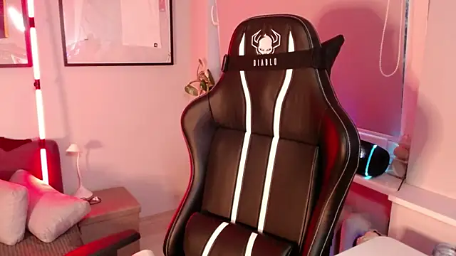 holly_xglam XXX чат на живо