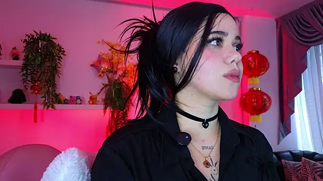 albaismynameX's Live XXX Chat