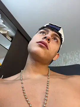 XXX chat uživo modela Lander_Cruz