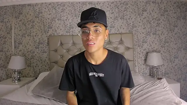 Chat XXX en directo de DannTaylor