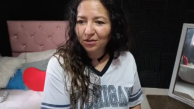 Chat +18 de katifoxx ao vivo