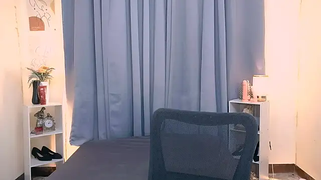 Mimi_Mckinley Adlı Modelin Canlı XXX Sohbeti