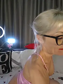 Milforja's Live XXX Chat