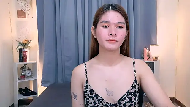 Mimi_Mckinley Obrolan Langsung XXX