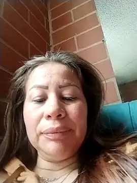 LaraCaliente Chat XXX live