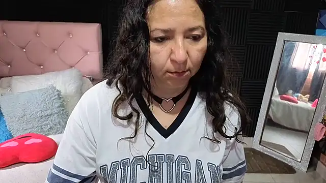 katifoxx Chat XXX live