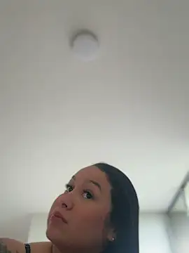 Pretty_Isadora Adlı Modelin Canlı XXX Sohbeti