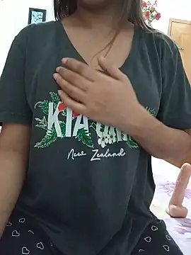 צ'אט XXX בשידור חי של Tanha18