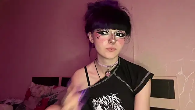 HolyCute Chat XXX live