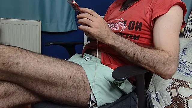 צ'אט XXX בשידור חי של hairybearcb