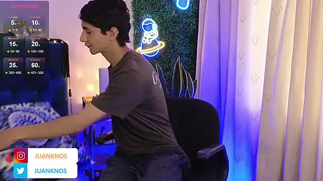 by_pandora Show in webcam
