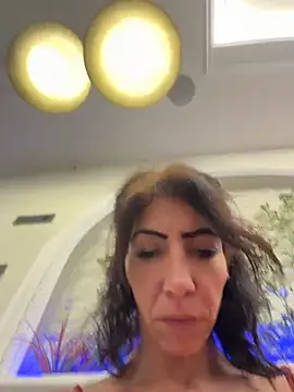XXX chat uživo modela Yasmiinee
