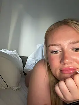 Scarlett-Knight webcam show