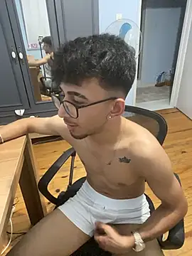 Alevderlerrs Adlı Modelin Canlı XXX Sohbeti