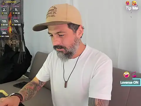 Show modela Miguel_angeel_ na web-kameri