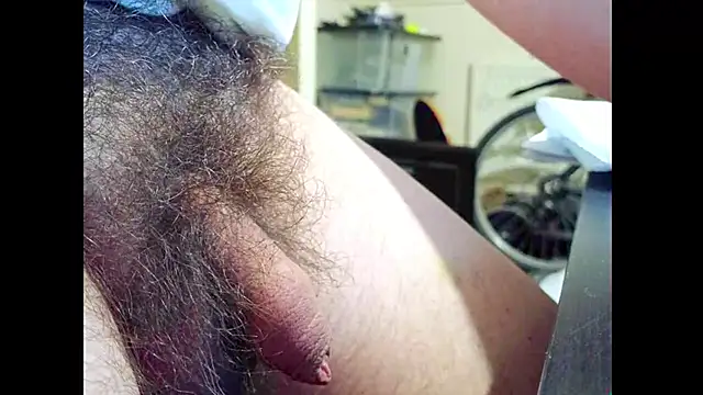 hairyuncut00's Webcam Show