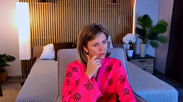 EmeraldGlow's Live XXX Chat