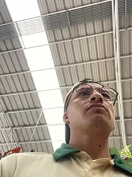 Show modela Dereck_Klain na web-kameri