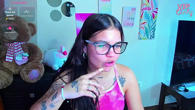 angelina_77 Chat XXX in diretta