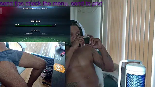 FreakyRu Show in webcam