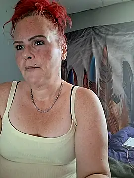 Goddessalizeee: διαδικτυακό σόου στην κάμερα