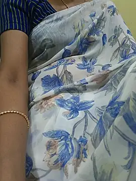 Cuteteluguammmaie Adlı Modelin Canlı XXX Sohbeti
