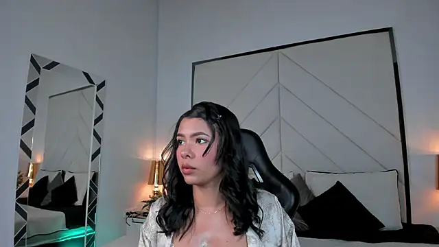 Chatroom XXX en direct de Celene_Rosejs