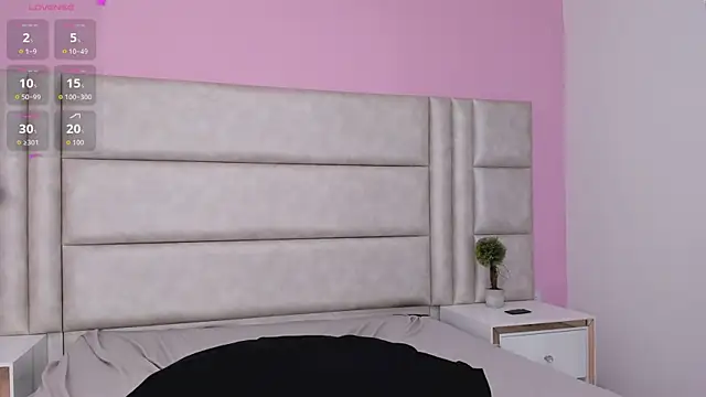 Liia_Collins Show in webcam