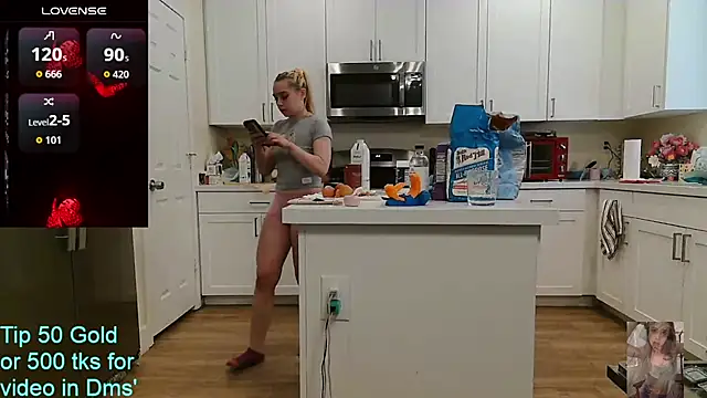 XXX chat uživo modela Blondiewithanass