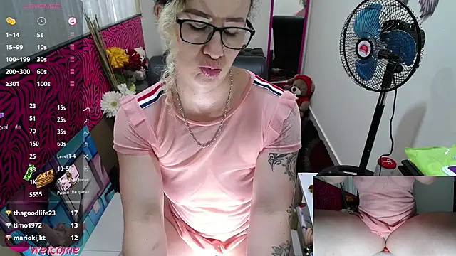 ViickySexy Adlı Modelin Canlı XXX Sohbeti