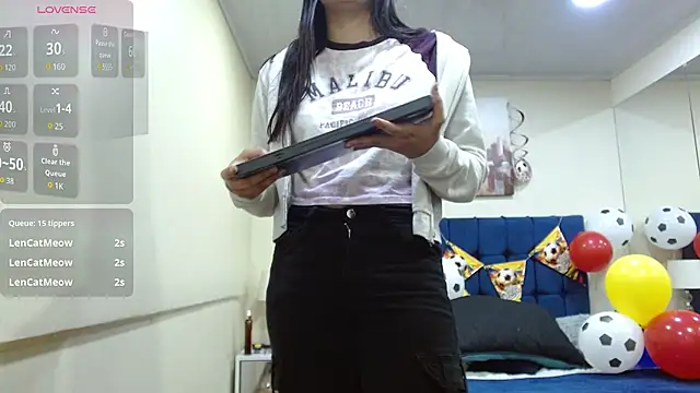 ValerieLyon_ Adlı Modelin Canlı XXX Sohbeti