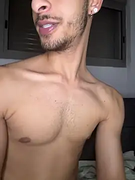 دردشة AdrianAfterDark الجنسية المباشرة