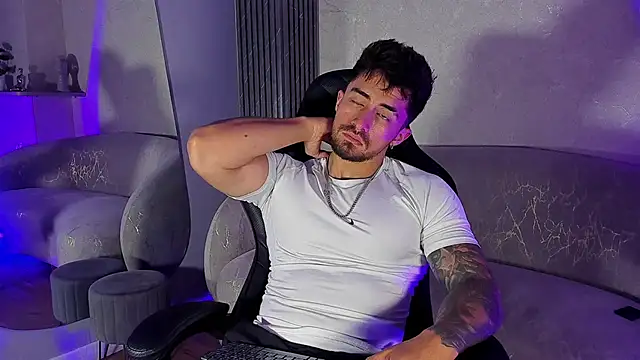 Brad_Summer Adlı Modelin Canlı XXX Sohbeti