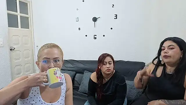 lesb_milf – webcam-show