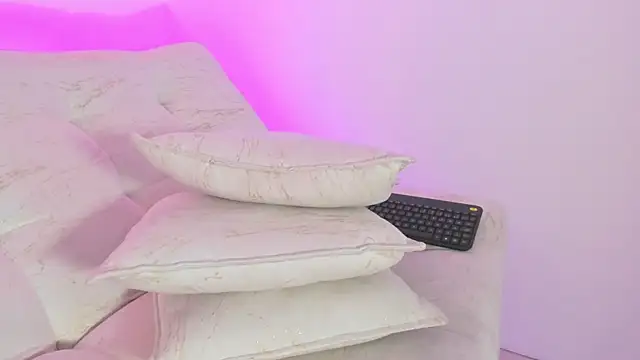LiaCampbell_'s Live XXX Chat