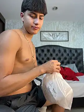 Chatroom XXX en direct de Lander_Cruz