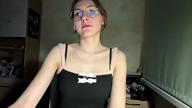 Miaaa_Moon Chat XXX in diretta