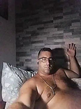 הופעת וובקאם של ADRIAN_ADI40