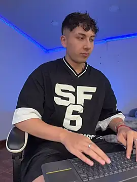 XXX chat uživo modela OLIVER_K
