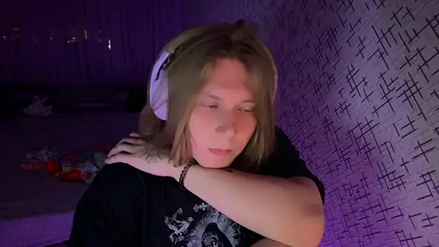 Hirtayn Live XXX chat