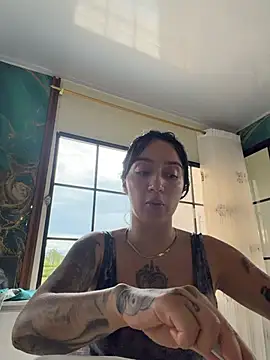 EmmyEvans1 লাইভ XXX চ্যাট