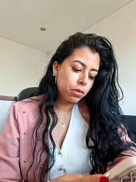 Luianna Adlı Modelin Canlı XXX Sohbeti