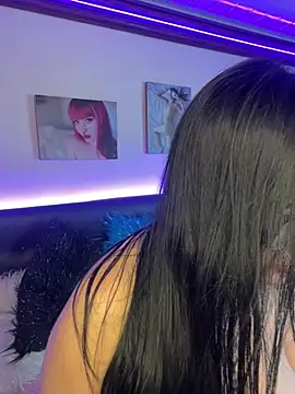 Chatroom XXX en direct de SeleneMore