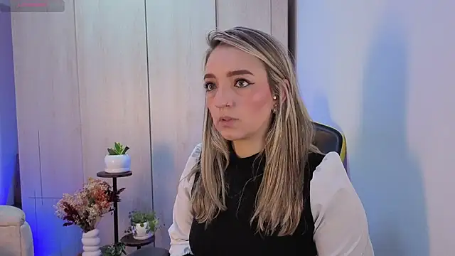 Katapintern Live XXX chat