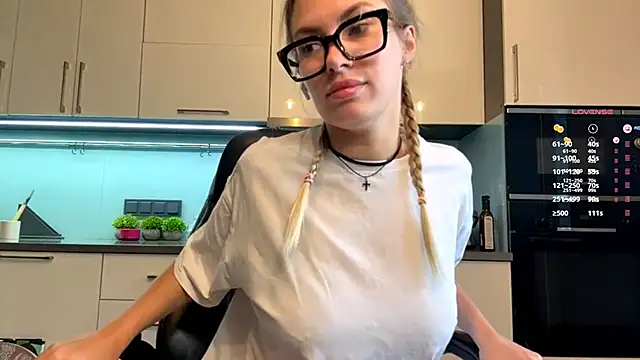 XXX chat uživo modela SoftnessMila