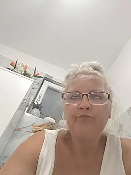 Divineblond Chat XXX live
