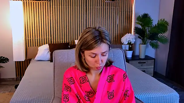 EmeraldGlow live XXX chat