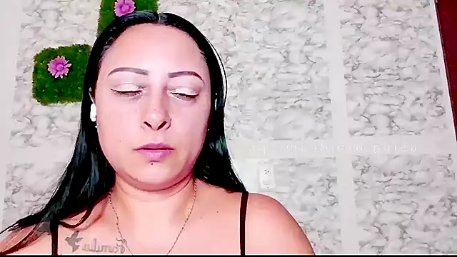 צ'אט XXX בשידור חי של XXXStephanie_XXX