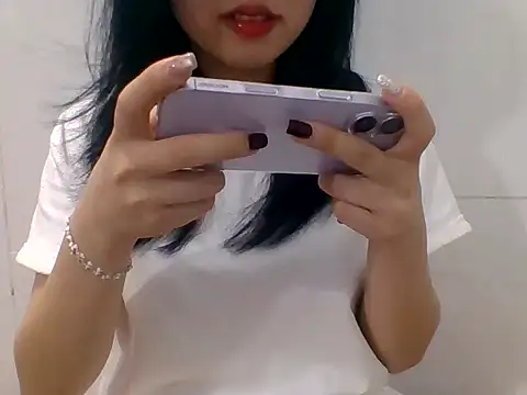 kiraa-007's Live XXX Chat