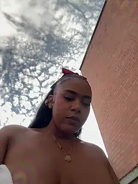 YariRose Chat XXX live